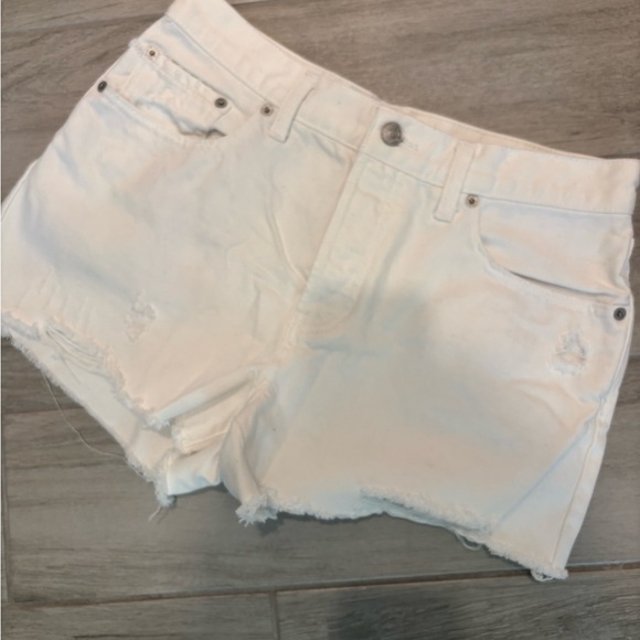 We the Free White Distressed Denim Shorts size 29 - Picture 2 of 9